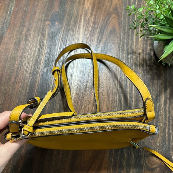 Vince Camuto Yellow Leather Crossbody Tassel zipper pulls large capacity - Picture 4 of 9